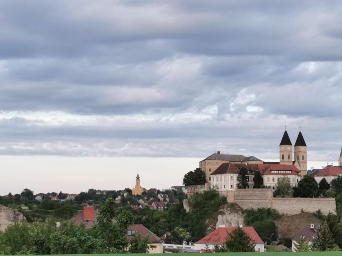 B6 Apartman Veszprém Eksteriør billede