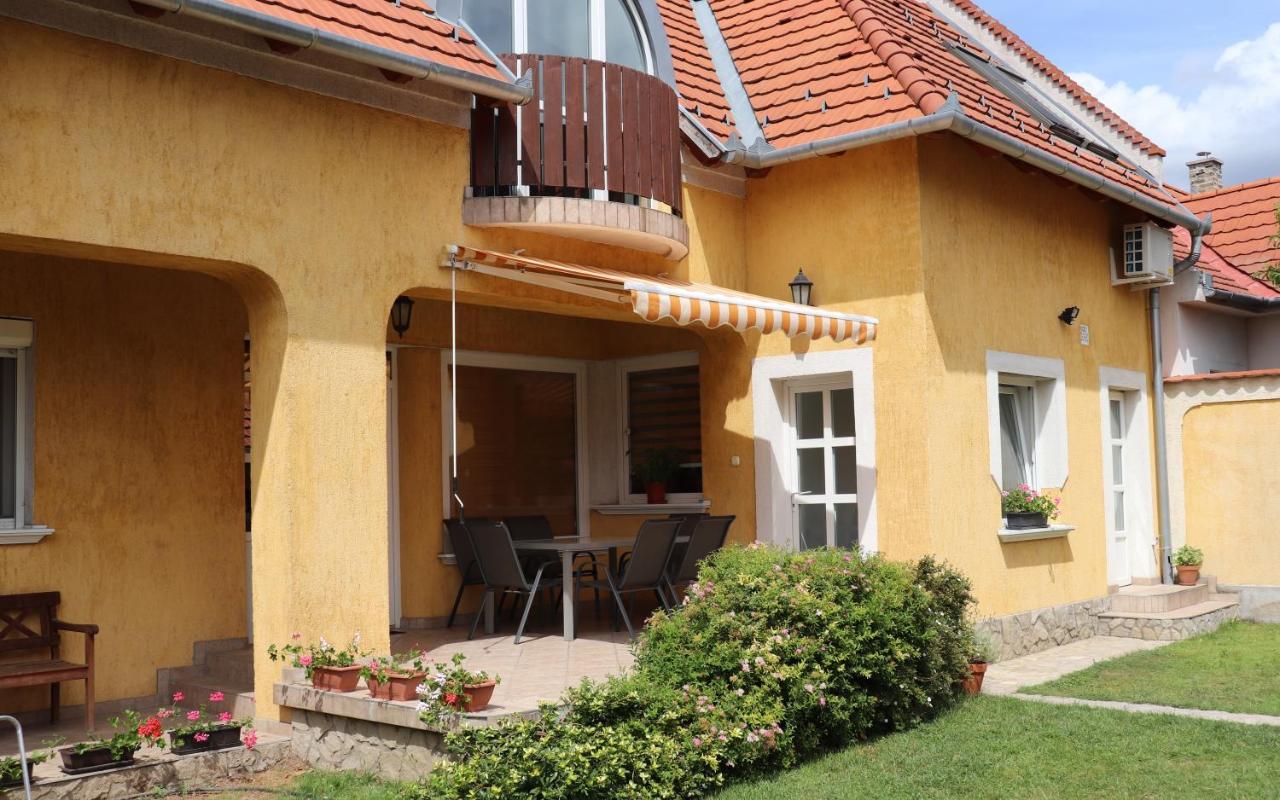 B6 Apartman Veszprém Eksteriør billede